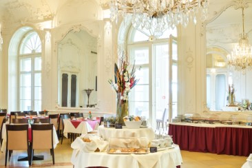 VBG15129_Austria_Trend_Hotel_Schloss_Wilhelminenberg_Restaurant.jpg